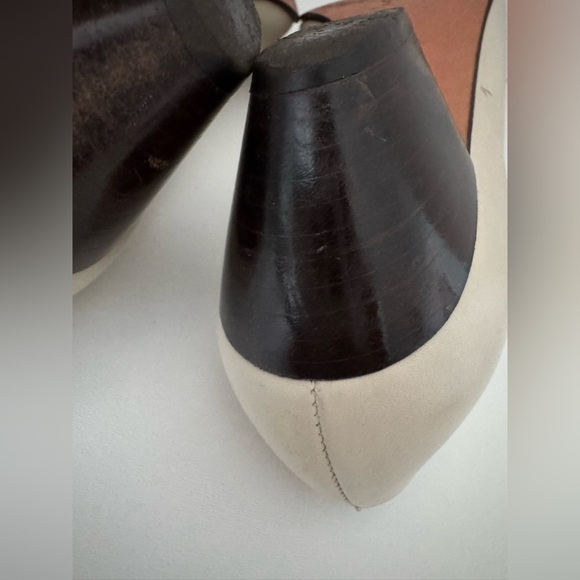 Salvatore Ferragamo Boutique Made in Italy Cream Heeled Loafers Size 8 - Picture 5 of 16